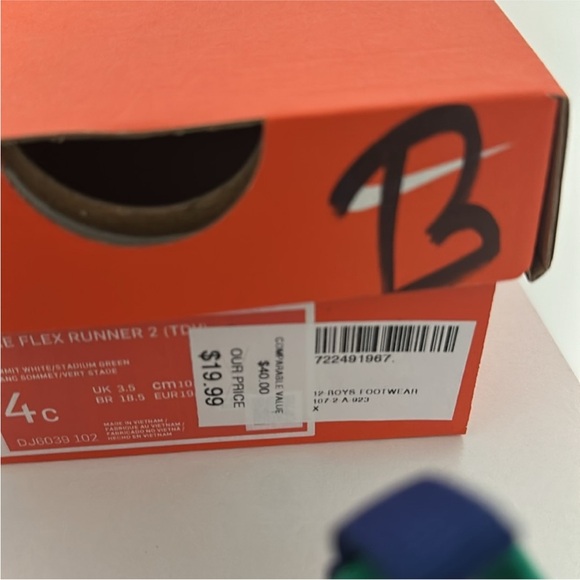 Nike shoes - Picture 2 of 2